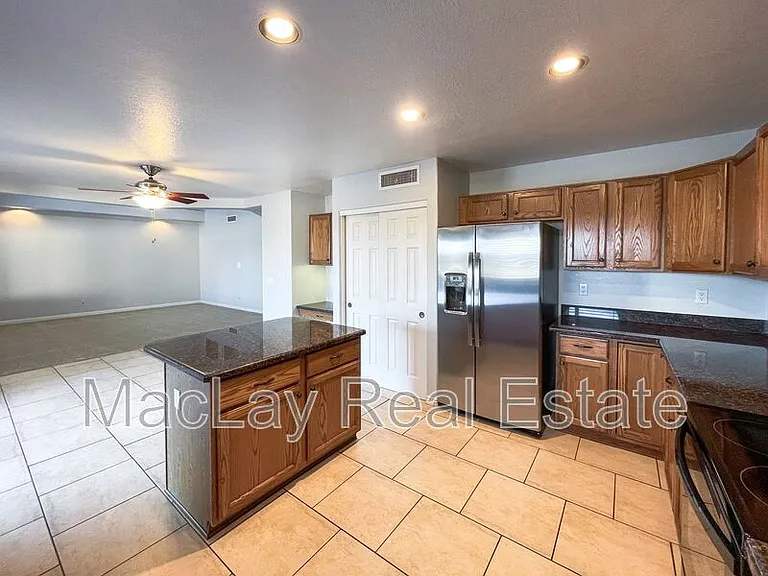 4645 E Kelly Dr — Photo 9