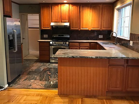 3rd image of 8 Wilshire Ct