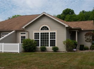 32 Hunters Woods Blvd #D, Canfield, OH 44406