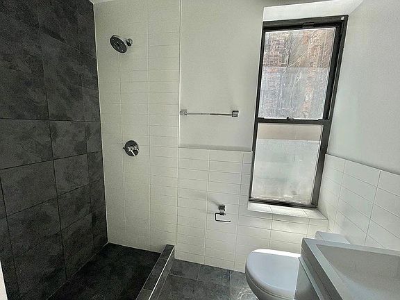 3rd image of 211 Madison St APT 10
