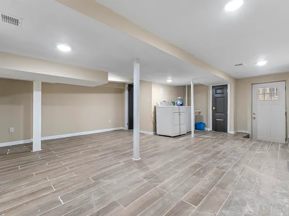 99 West 50th Street image 25 of 44