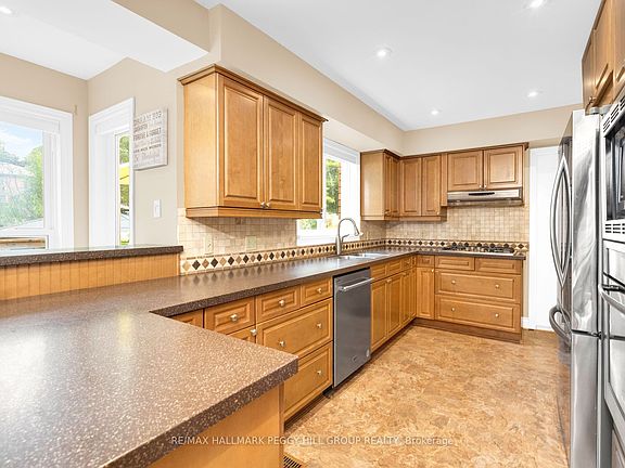 3rd image of 10 Rosewood Ave