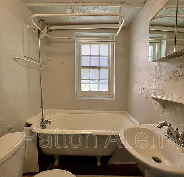 116 E Chestnut St #16 — Photo 11