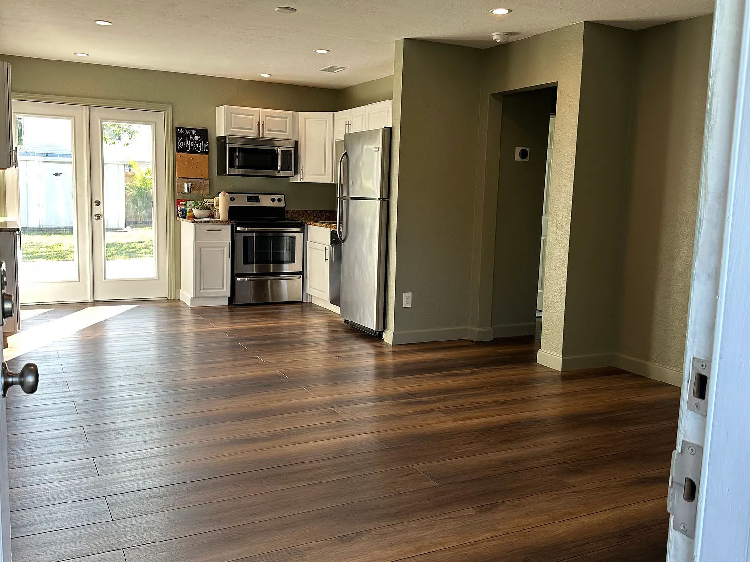 3 bed, 1105 sqft, $2,600 — Photo 2