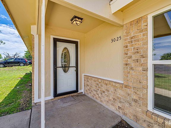 3rd image of 3025 Catalina Dr