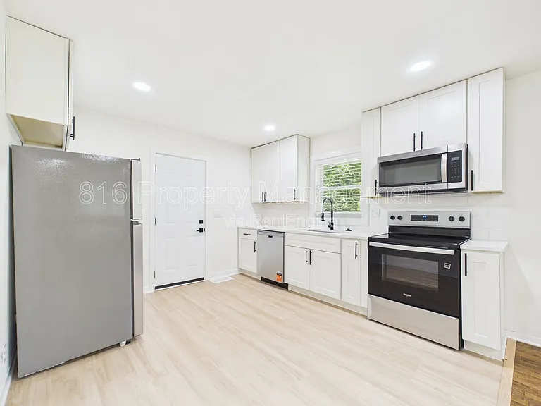 6607 NE 49th St — Photo 5
