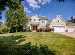 132 Kara Ct, Rockford, MI