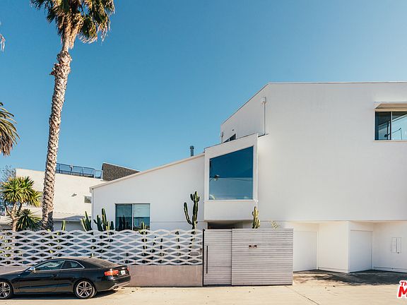 2nd image of 2603 Beach Ave