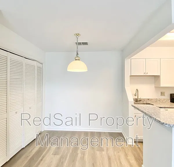 139 Haverford Ct — Photo 4