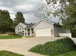 1046 E Fair Oaks Dr, Bountiful, UT 84010