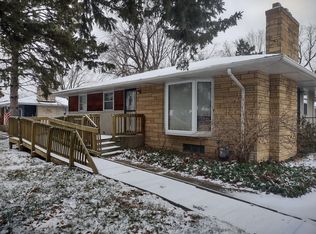 1846 Grant Rd, Arden Hills, MN 55112