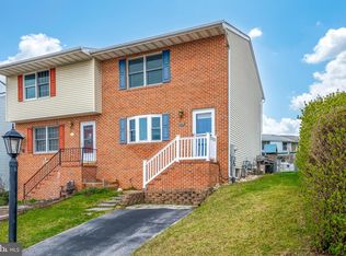 406 Debbie Ct, Hanover, PA 17331