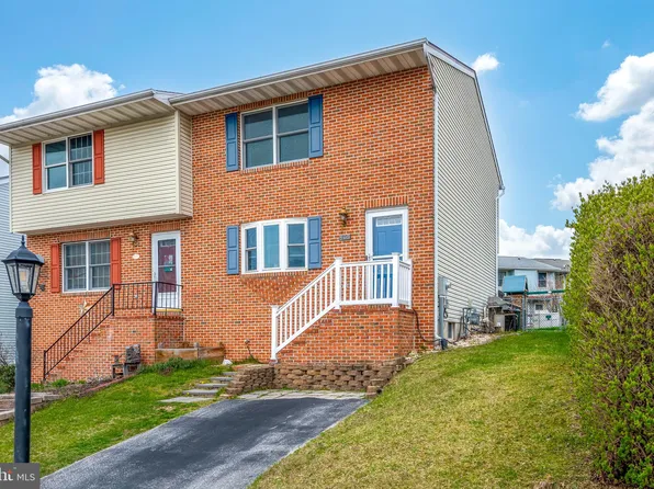 406 Debbie Ct, Hanover, PA 17331