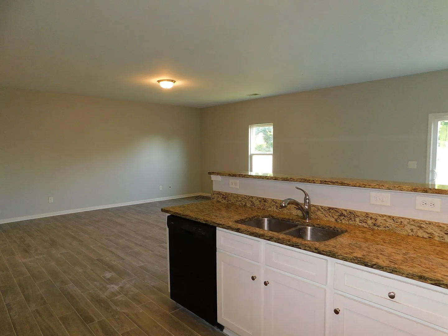 New home New construction — Photo 4