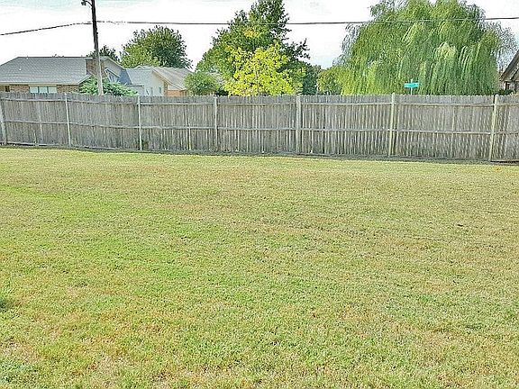 3rd image of 13901 Glen Oaks Pl