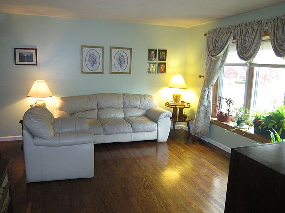 3rd image of 4413 Weyburn Dr