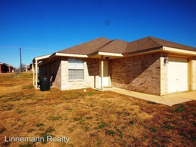 1st image of 2807 Lucille Dr #A