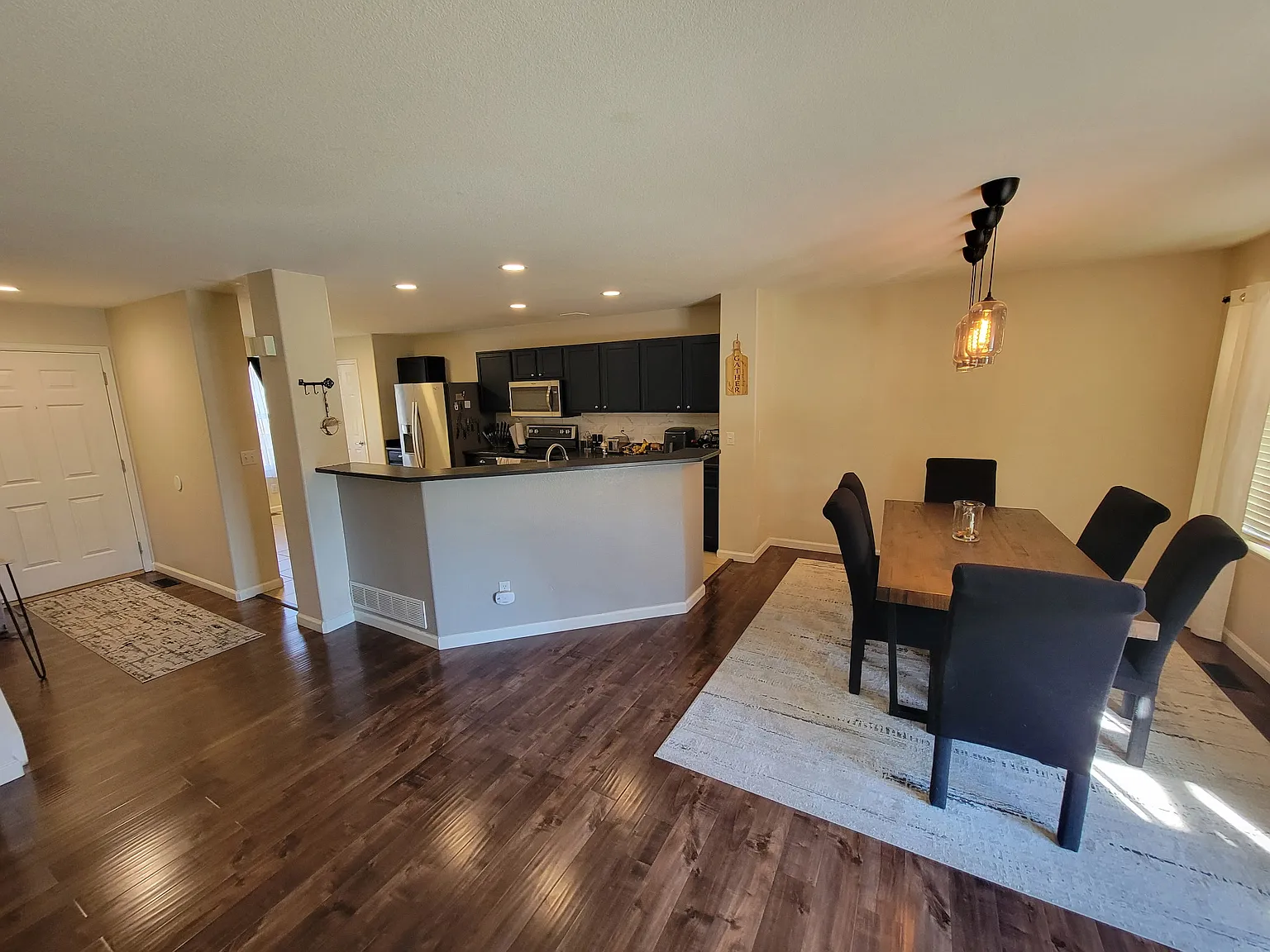 4 bed, 3.5 bath, 2888 sqft, $3,500 — Photo 3