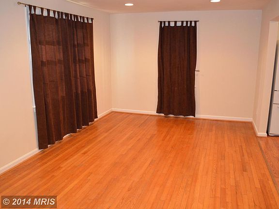 4th image of 10806 Hobson St