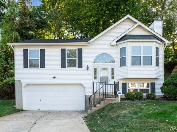 969 Wynstay Cir, Valley Park, MO 63088