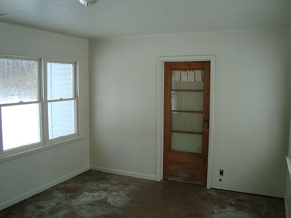 3rd image of 601 Country Club Dr