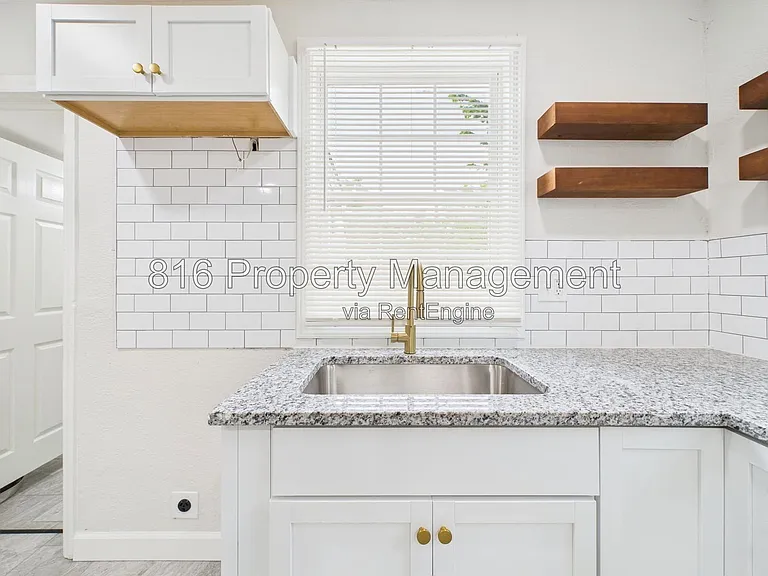 8404 E 47th Ter — Photo 10