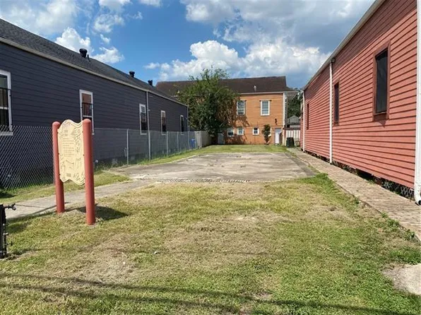 2028 Toledano St, New Orleans, LA 70115