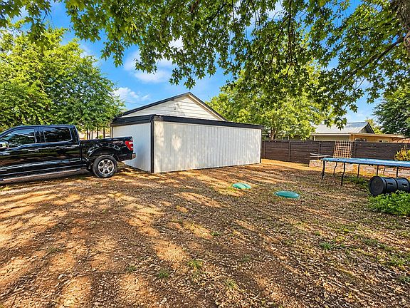 3rd image of 126 Travis Ln