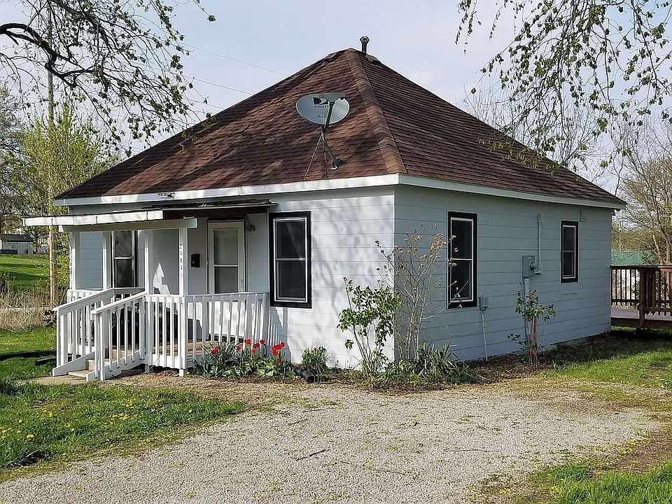 2nd image of 2403 Walnut St