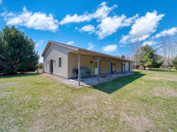 14961 Quaker Rd, Hudson, MI 49247