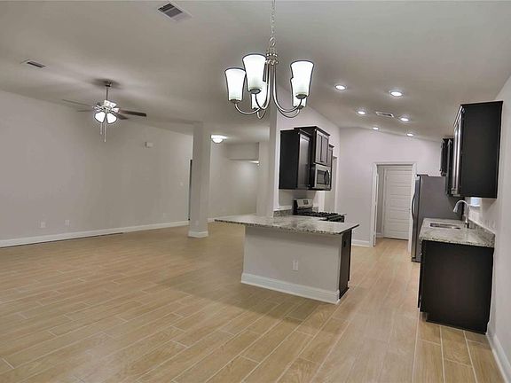 2nd image of 300 Terra Vista Cir