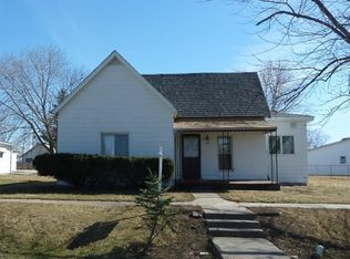 414 Des Moines St, Eldon, IA 52554