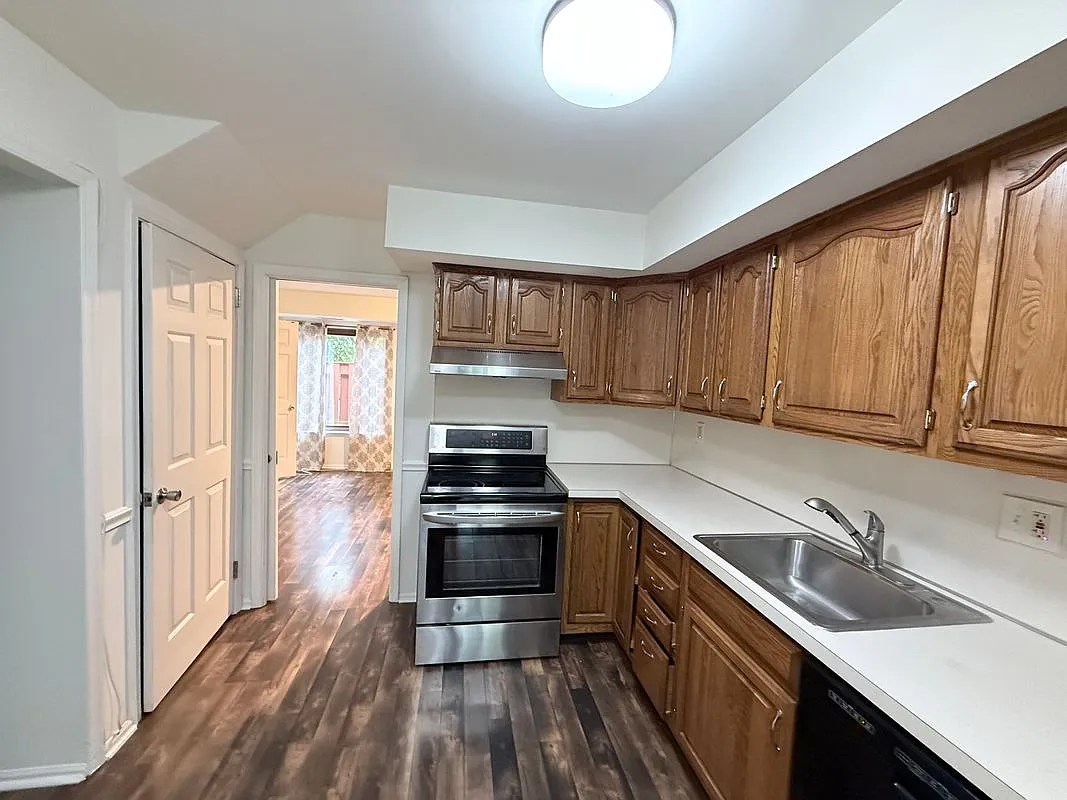 704 Worthington Dr — Photo 4