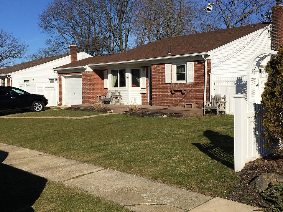 1st image of 141 Willard Ave