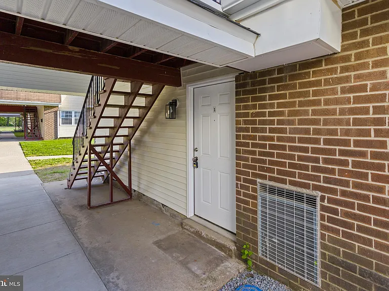 20-1 Florence Tollgate Pl #1 — Photo 5