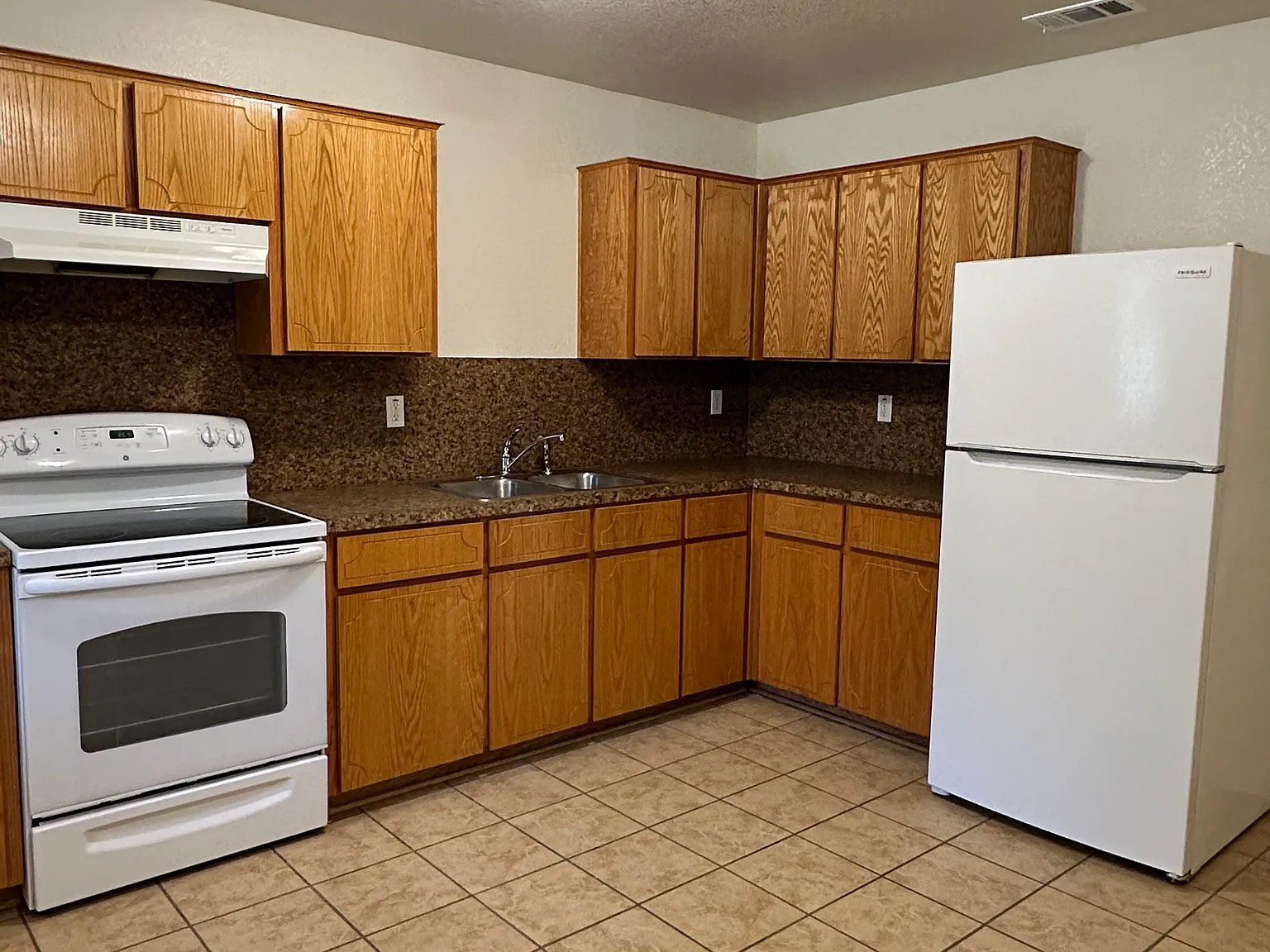 2 bed, 975 sqft, $900 — Photo 3