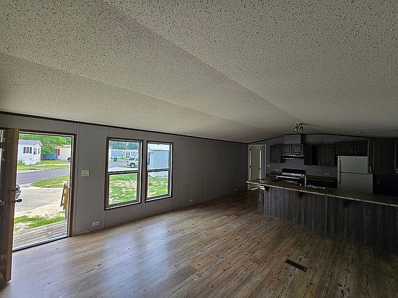 4th image of 2635 E Palmetto St Lot 15