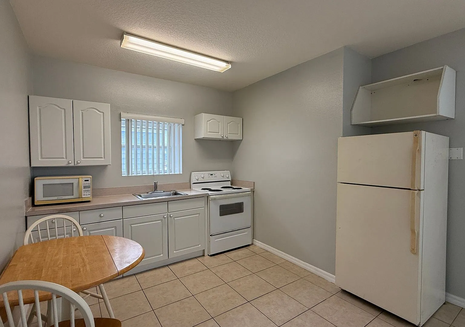 627 Orchid Dr — Photo 3
