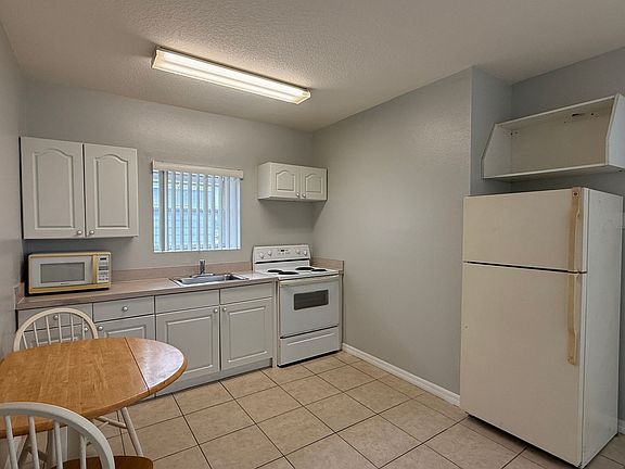 3rd image of 627 Orchid Dr #Lo
