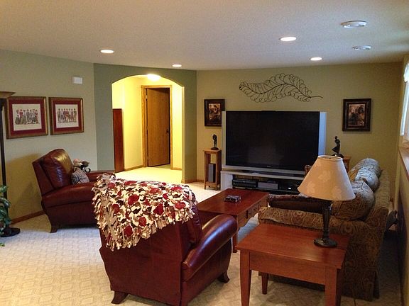 3rd image of 212 Edgewater Dr