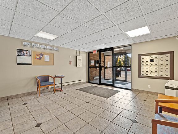 5th image of 3262 Sandwich St