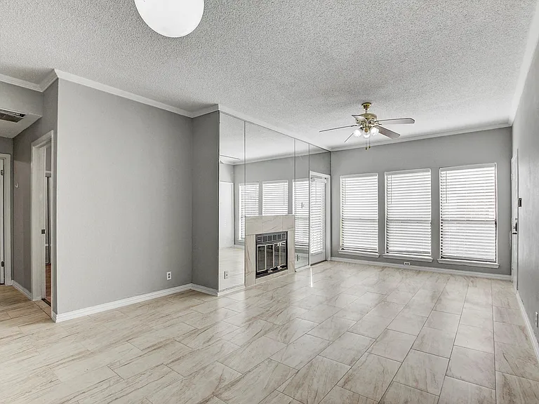 807 W 25th St #210 — Photo 3