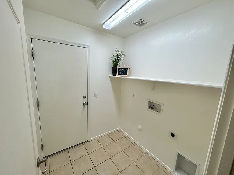 7304 E Laughing Tree Ln — Photo 24