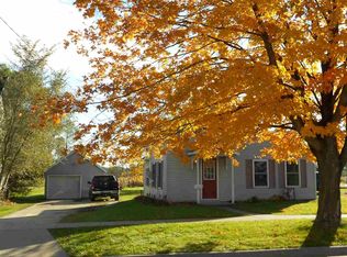 428 S Brewer St, Manchester, IA 52057