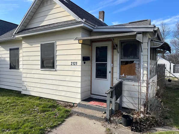 2121 Roger St, South Bend, IN 46628