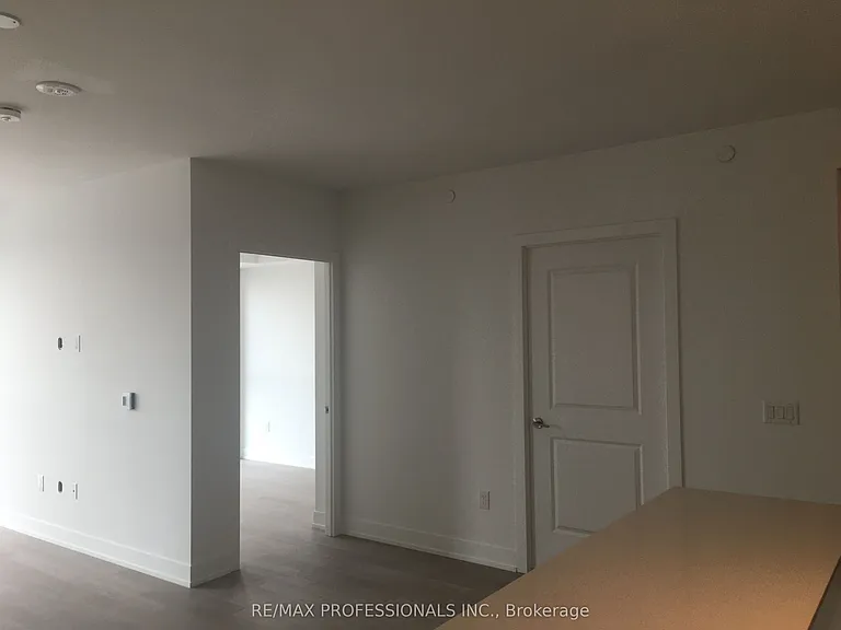 1063 Douglas McCurdy Cmn #409 — Photo 18