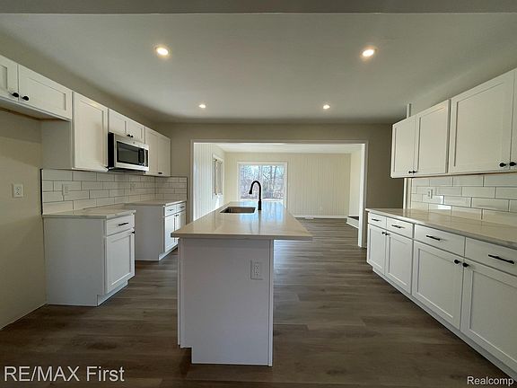 4th image of 48065 Fuller Rd