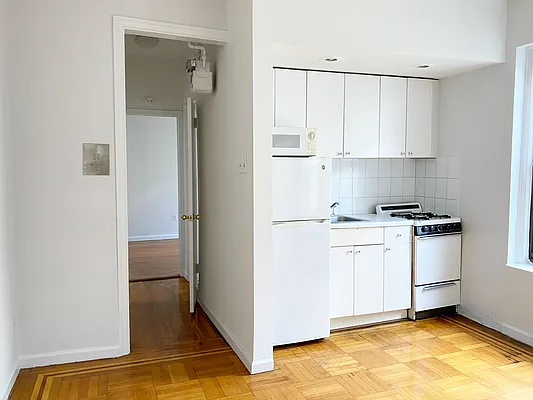 Rented by Waverly Realty Associates | media 3