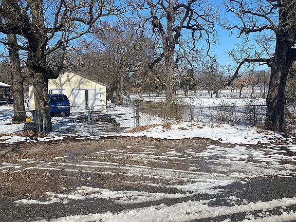 3rd image of 2423 Picadilly Blvd