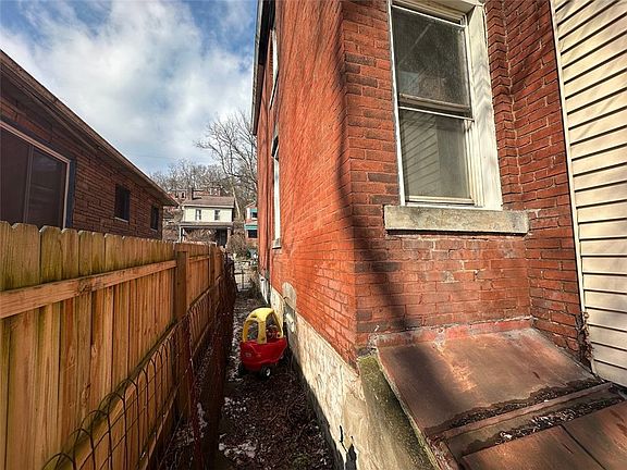3rd image of 234 Renova St